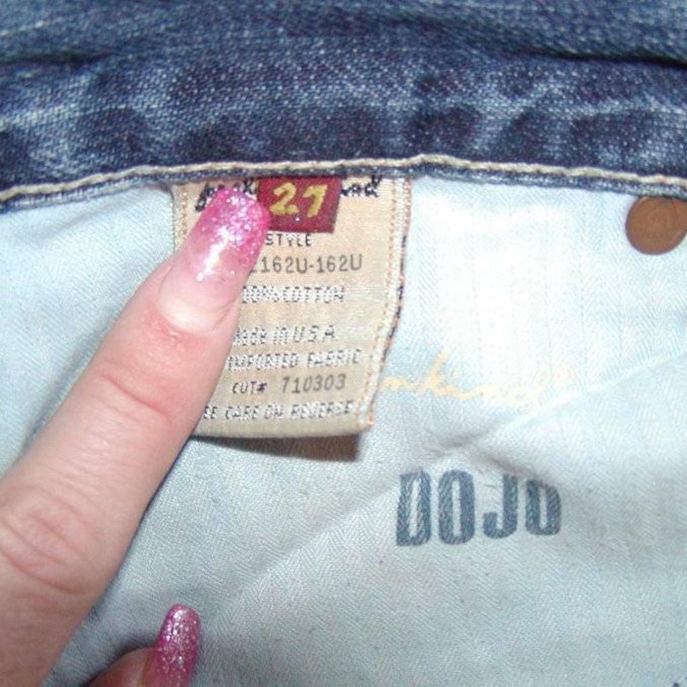 7 FOR ALL MANKIND WOMENS DISTRESSED BERMUDA DENIM ROLLED SHORTS SZ 27 EUC! - Picture 2 of 5